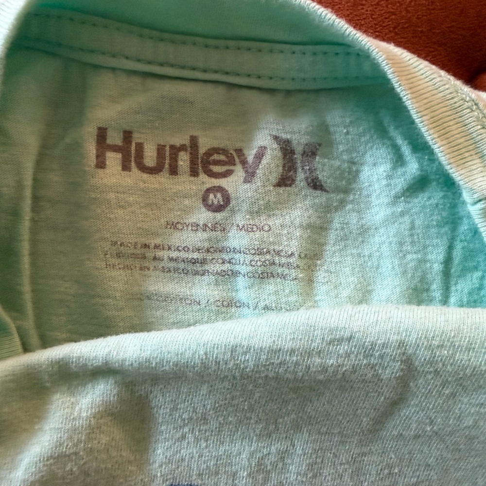 Hurley tee - Picture 3 of 4